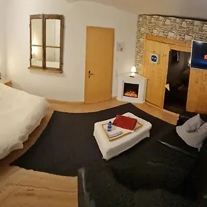 Schoenste Lage Am Rhein In Unmittelbarer Stadtnaehe, Bed & Breakfast