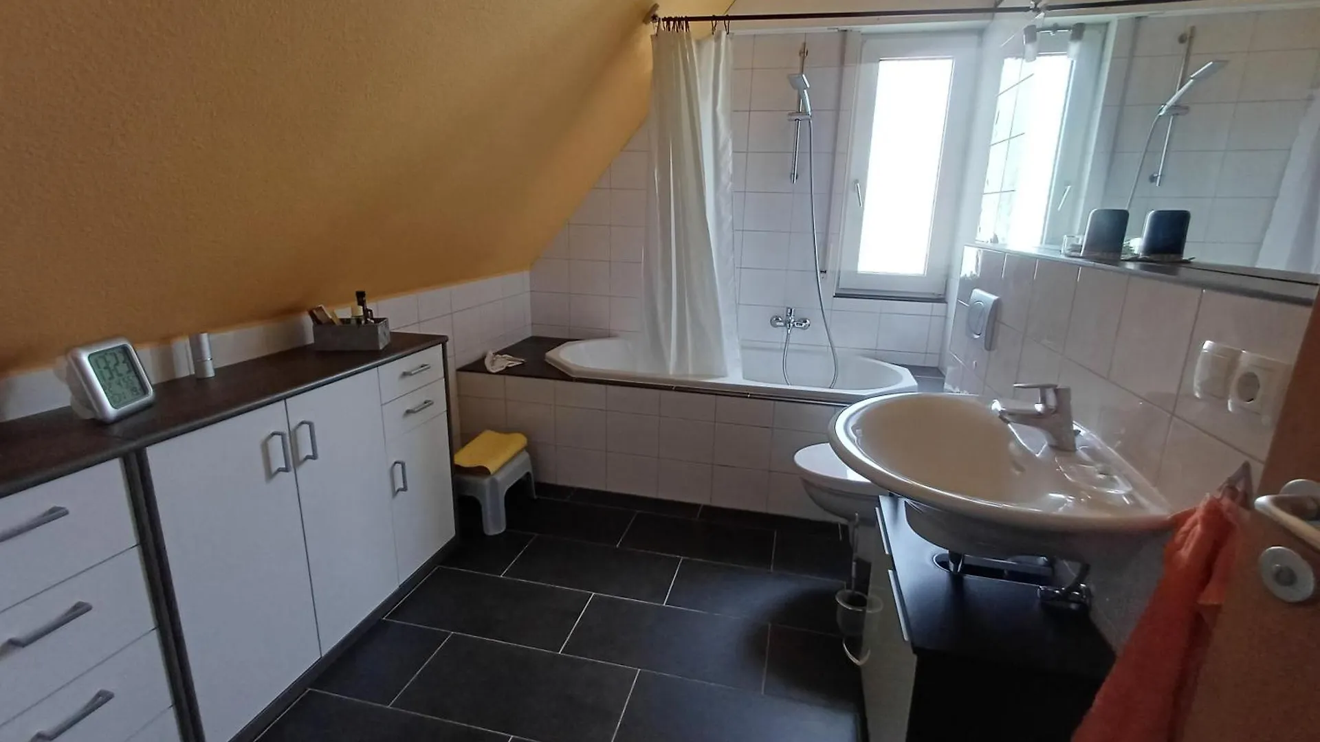 B&B Koeln Zuendorf 0*, Cologne